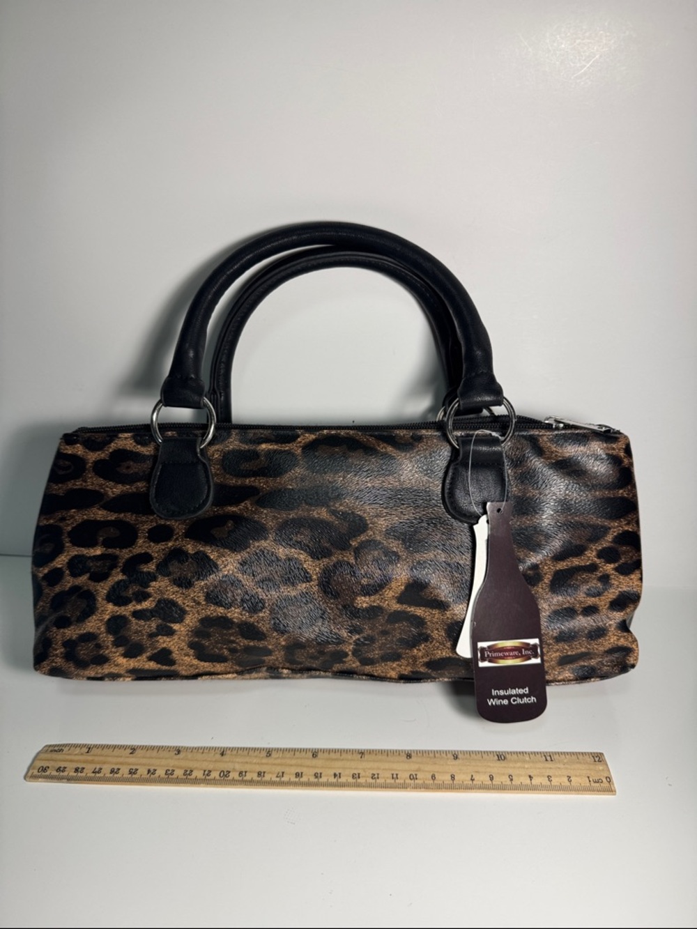 NWT Primeware Cougar insulated wine clutch is a stylish, leopard-print tote ❤️